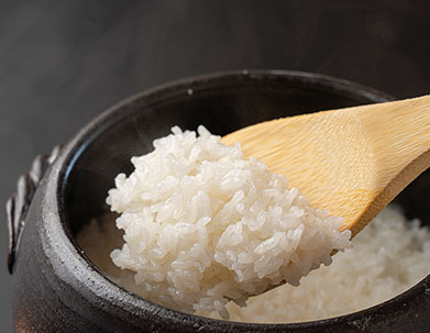 写真：お釜で炊いた白米